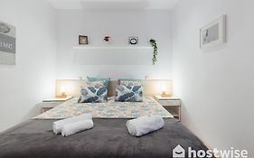 Host Wise - Colorful Fresh Flats - Batalha
